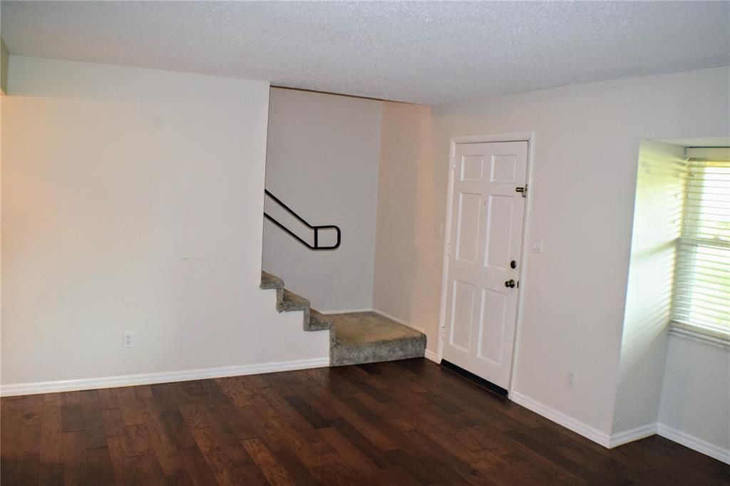 For Sale: $216,000 (2 beds, 1 baths, 1432 Square Feet)