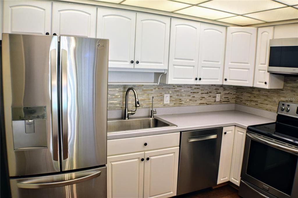 For Sale: $216,000 (2 beds, 1 baths, 1432 Square Feet)