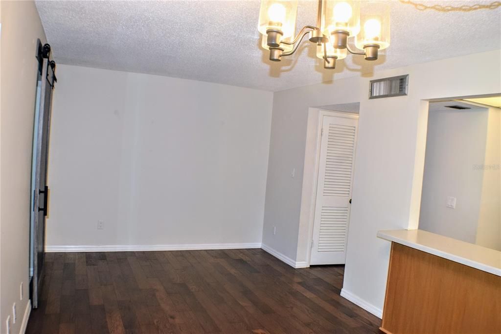 For Sale: $216,000 (2 beds, 1 baths, 1432 Square Feet)