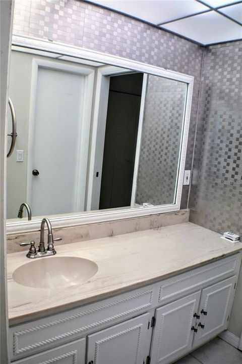For Sale: $216,000 (2 beds, 1 baths, 1432 Square Feet)
