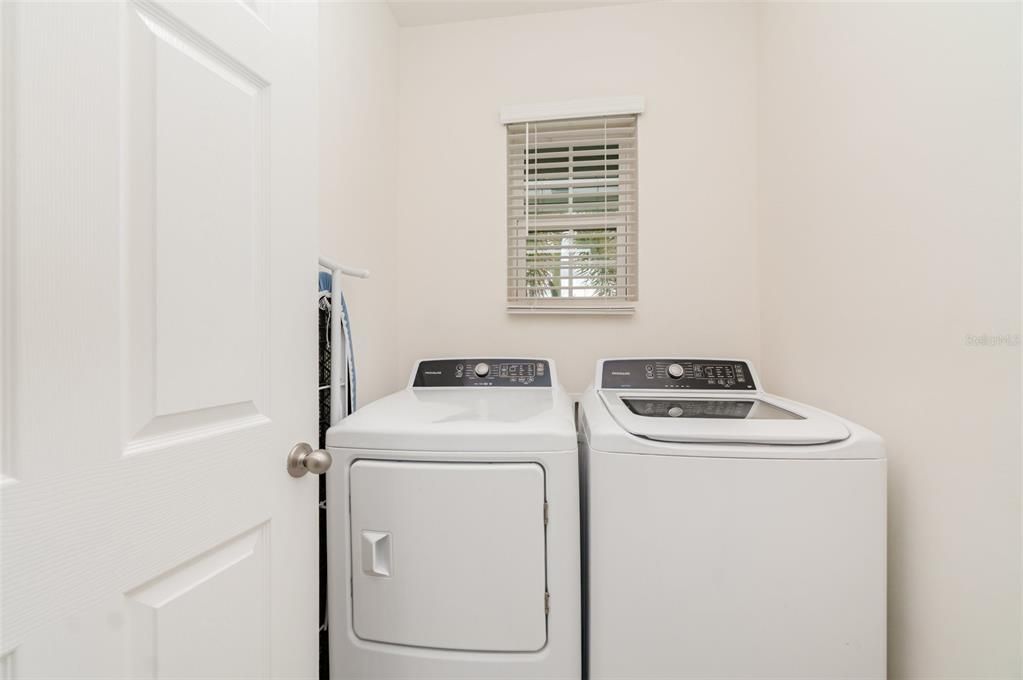 Activo con contrato: $279,900 (3 camas, 2 baños, 1621 Pies cuadrados)