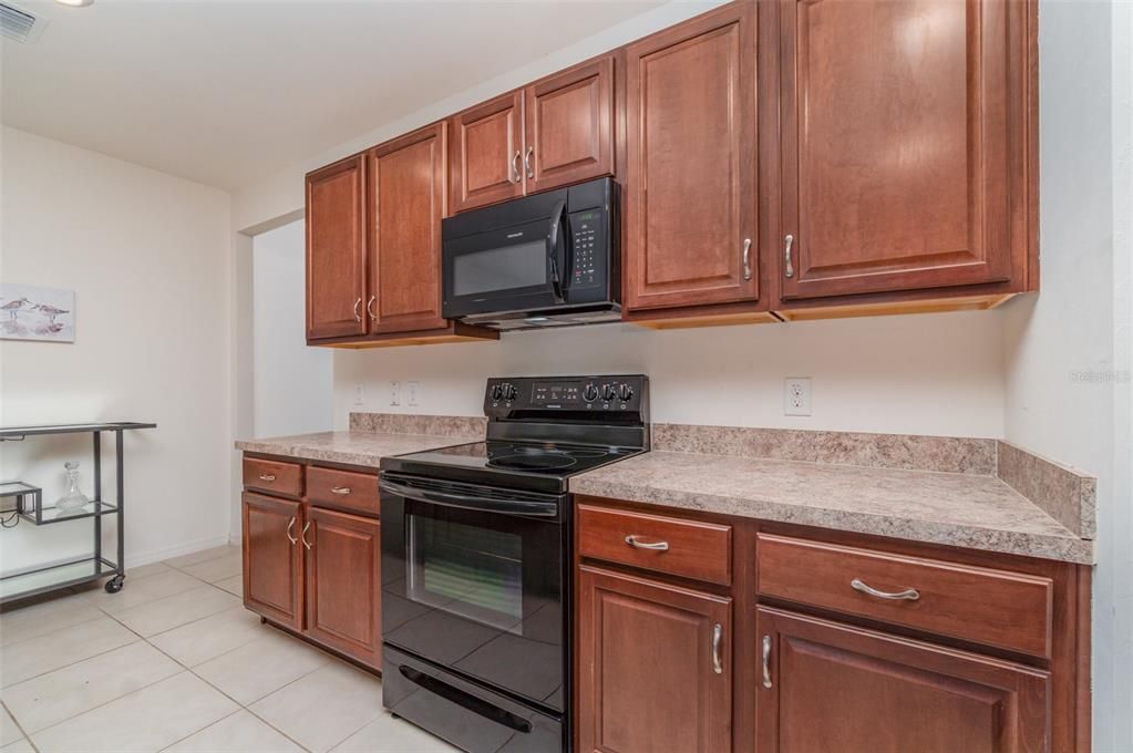 Activo con contrato: $279,900 (3 camas, 2 baños, 1621 Pies cuadrados)