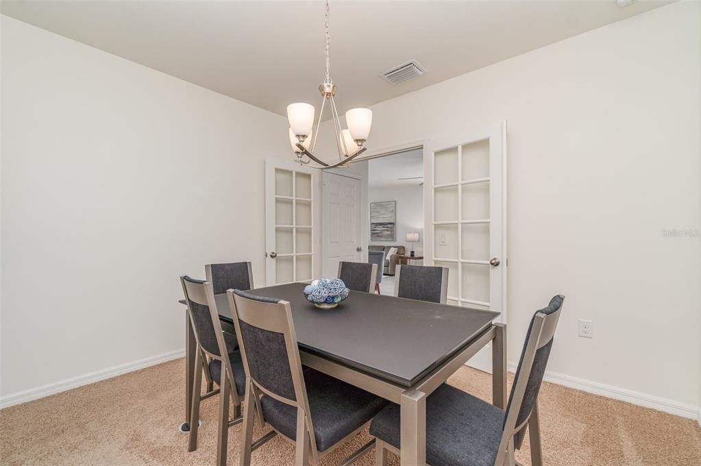 Activo con contrato: $279,900 (3 camas, 2 baños, 1621 Pies cuadrados)