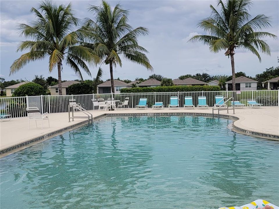 Activo con contrato: $279,900 (3 camas, 2 baños, 1621 Pies cuadrados)