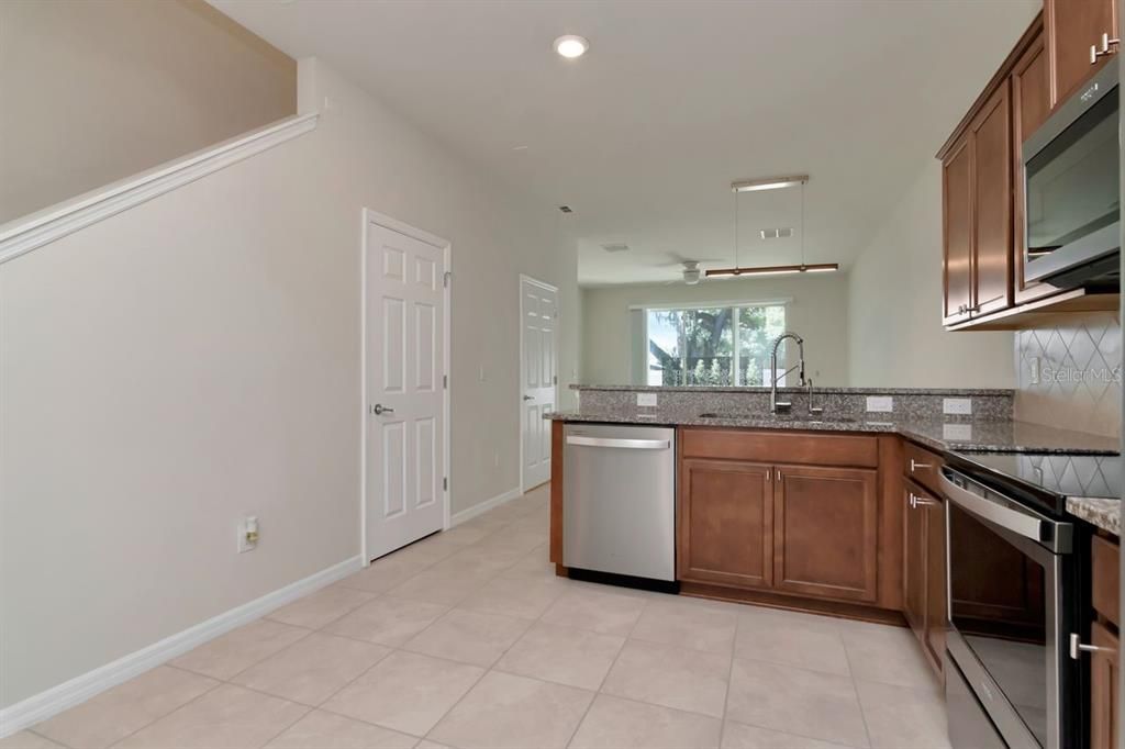 For Sale: $285,000 (2 beds, 2 baths, 1588 Square Feet)
