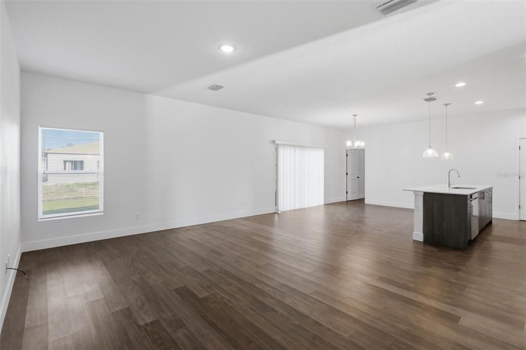 For Rent: $2,000 (3 beds, 2 baths, 1650 Square Feet)