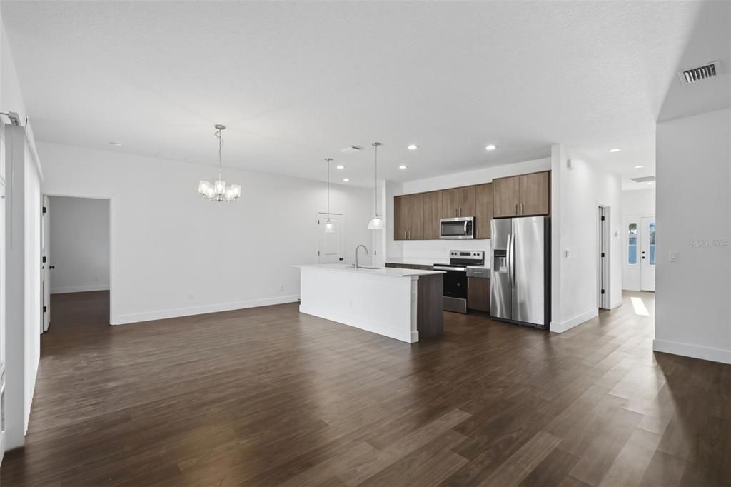 For Rent: $2,000 (3 beds, 2 baths, 1650 Square Feet)