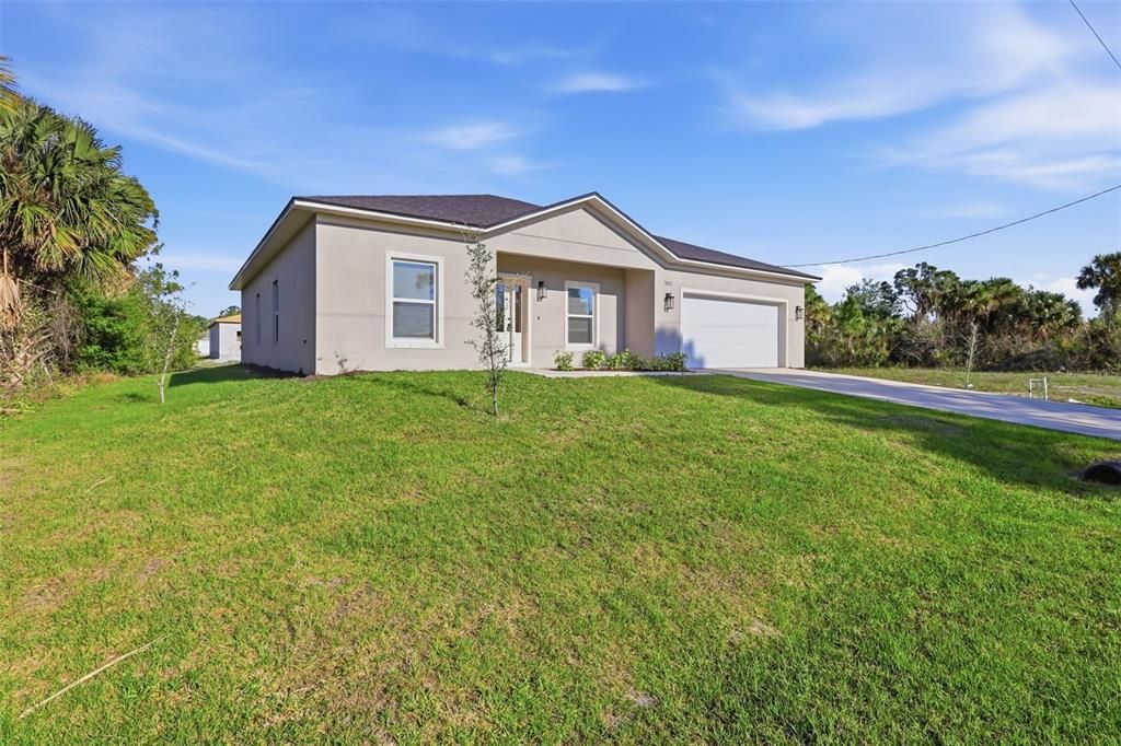 For Rent: $2,000 (3 beds, 2 baths, 1650 Square Feet)