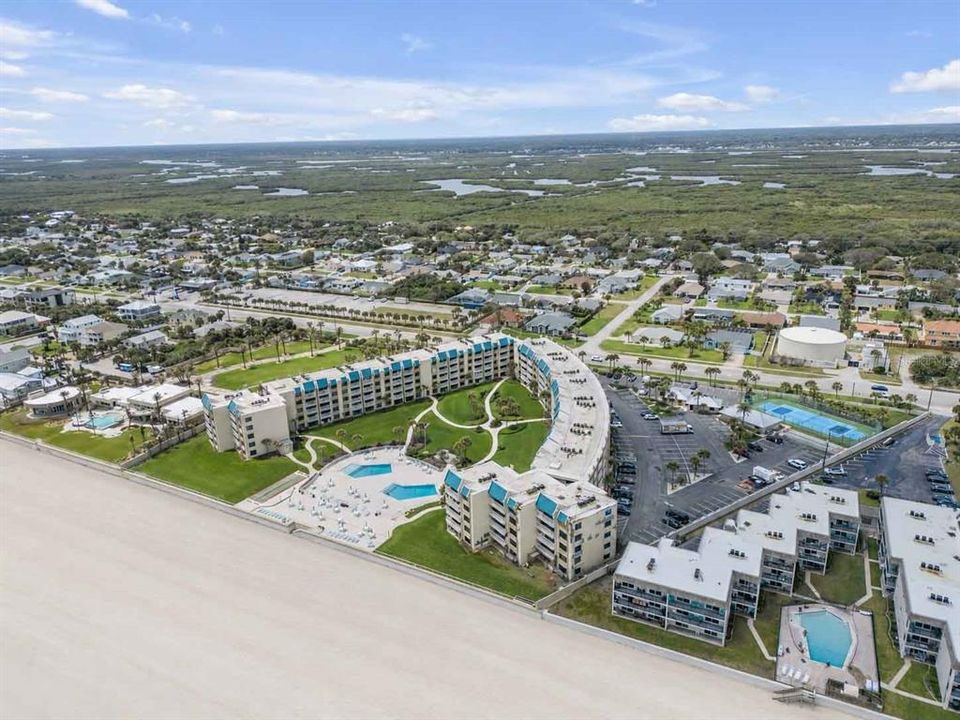 На продажу: $649,000 (2 спален, 2 ванн, 1325 Квадратных фут)