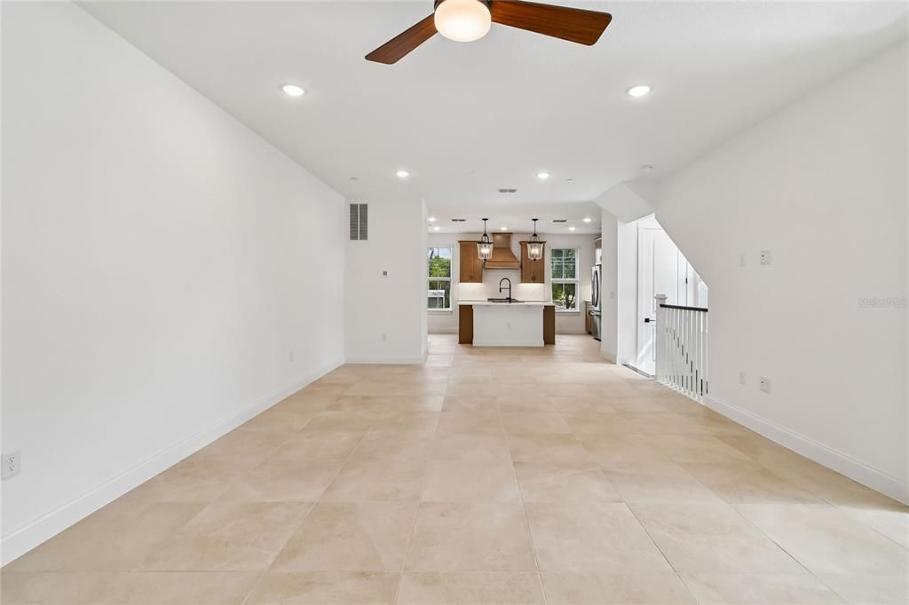 En Venta: $598,990 (4 camas, 3 baños, 2025 Pies cuadrados)