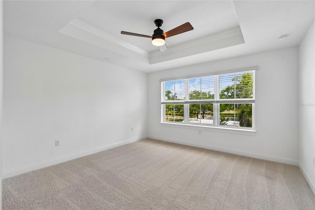 En Venta: $598,990 (4 camas, 3 baños, 2025 Pies cuadrados)