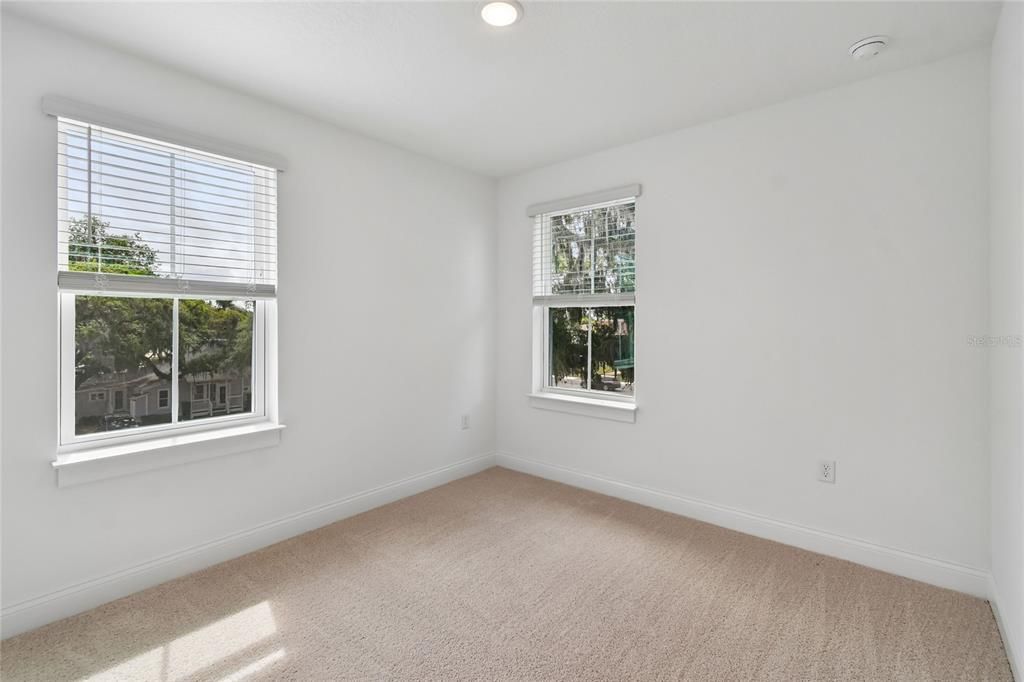 En Venta: $598,990 (4 camas, 3 baños, 2025 Pies cuadrados)