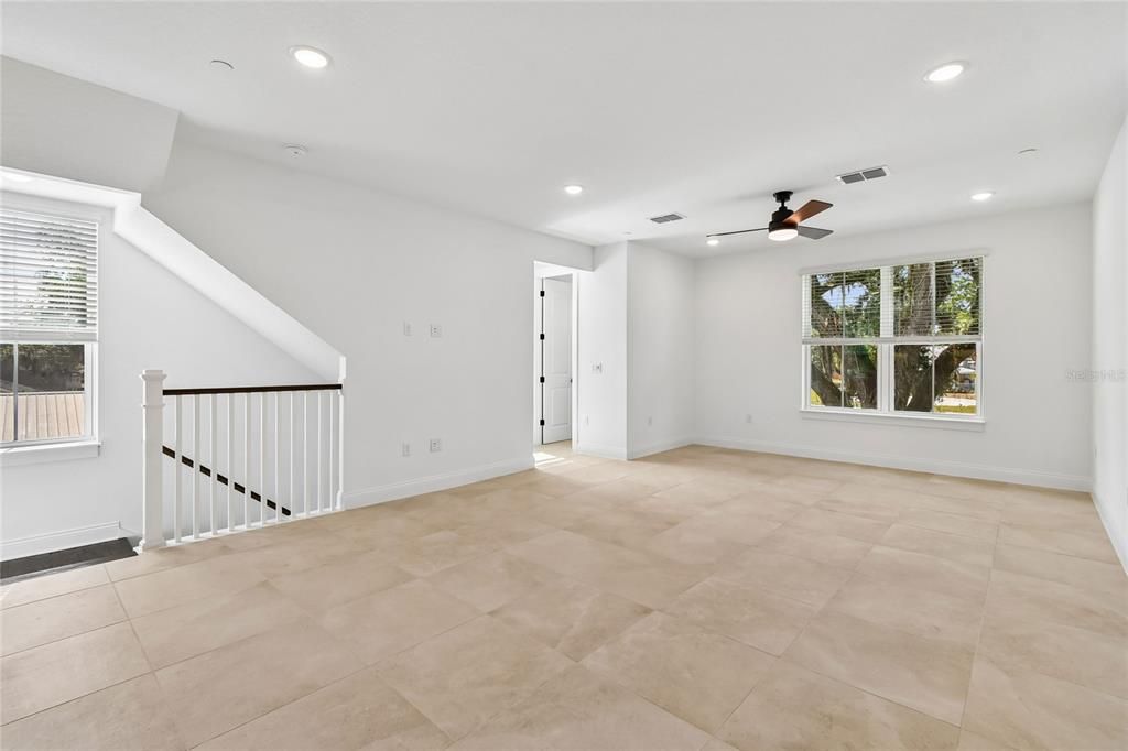 En Venta: $598,990 (4 camas, 3 baños, 2025 Pies cuadrados)