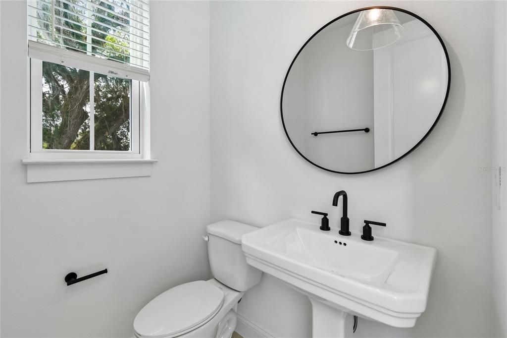 En Venta: $598,990 (4 camas, 3 baños, 2025 Pies cuadrados)