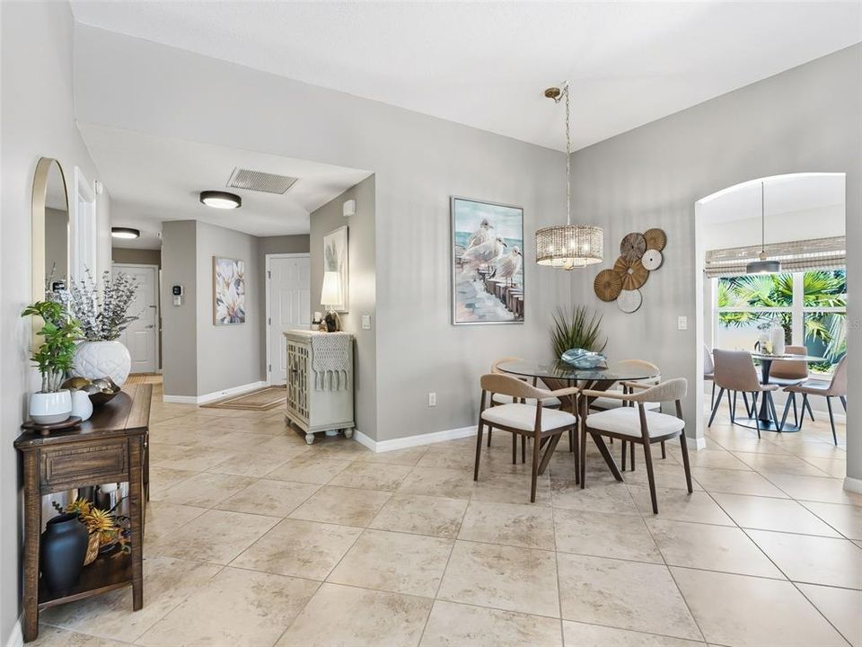 Activo con contrato: $549,000 (3 camas, 2 baños, 1602 Pies cuadrados)