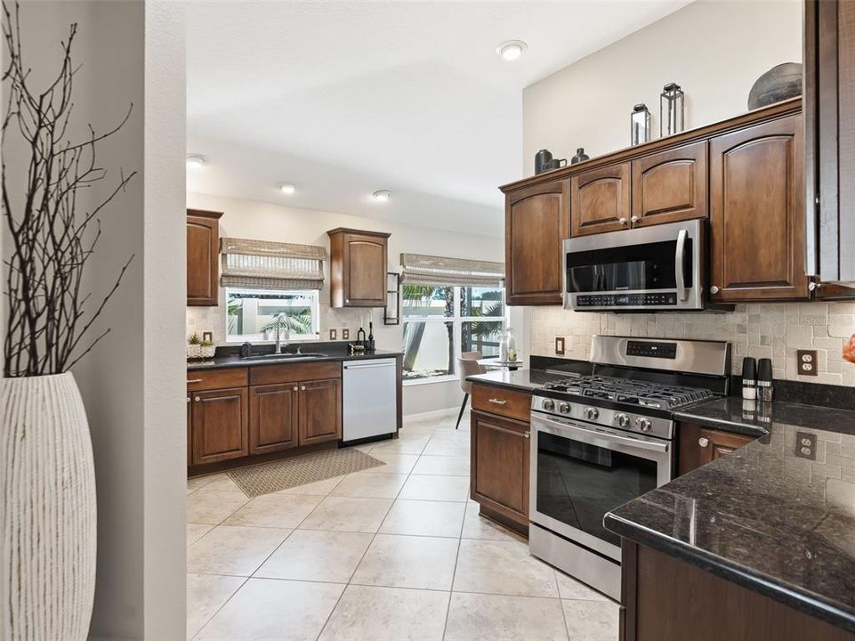 Activo con contrato: $549,000 (3 camas, 2 baños, 1602 Pies cuadrados)