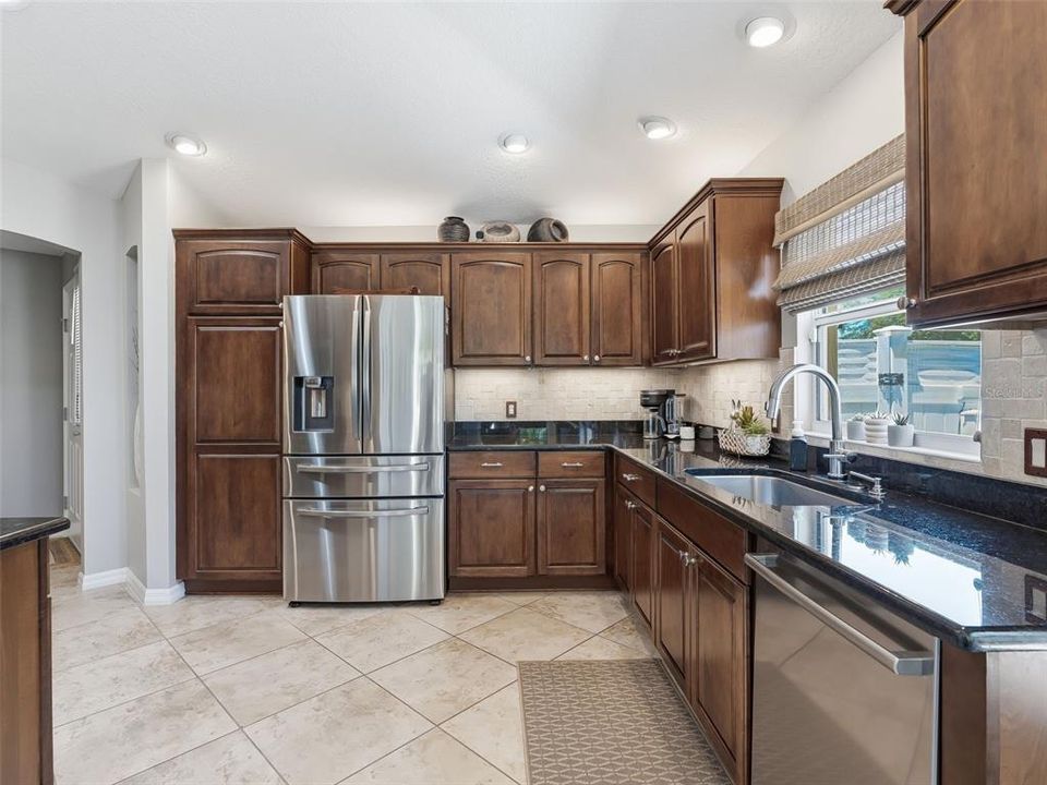 Activo con contrato: $549,000 (3 camas, 2 baños, 1602 Pies cuadrados)