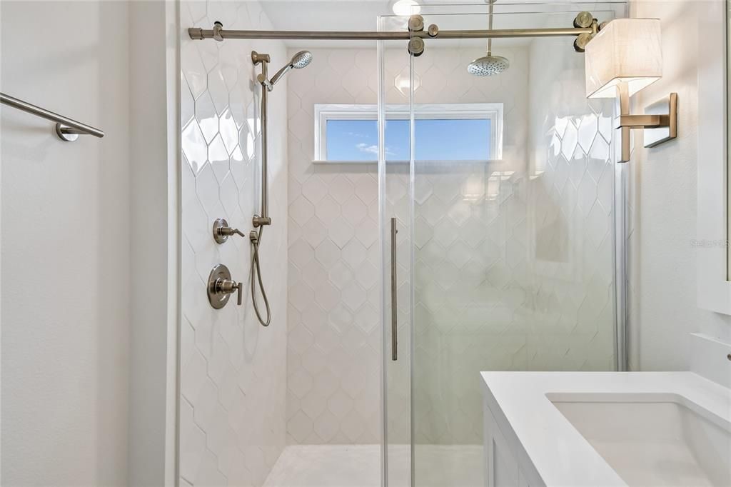 En Venta: $538,990 (4 camas, 3 baños, 2025 Pies cuadrados)