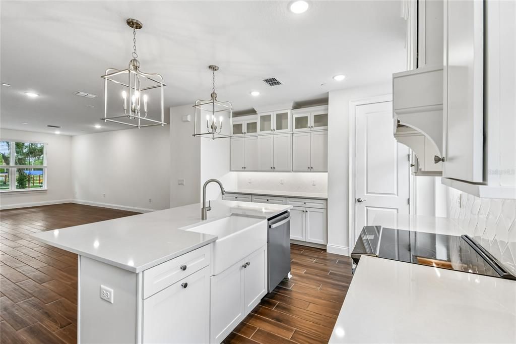 En Venta: $538,990 (4 camas, 3 baños, 2025 Pies cuadrados)