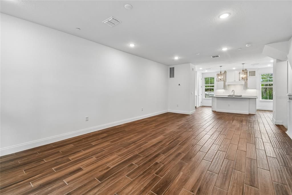 En Venta: $538,990 (4 camas, 3 baños, 2025 Pies cuadrados)