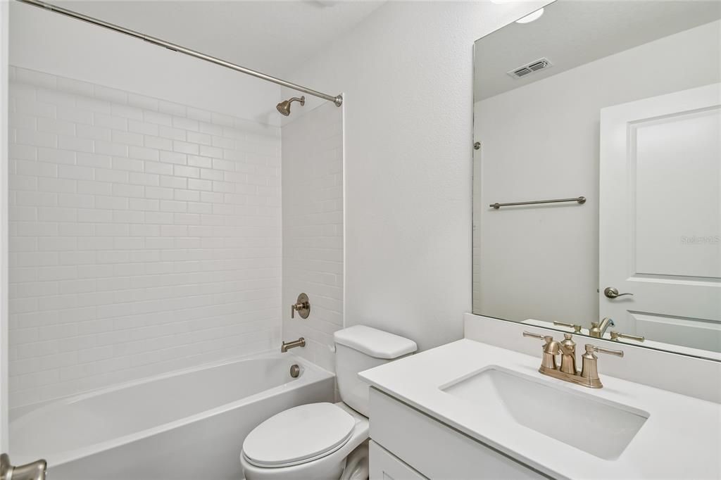 En Venta: $538,990 (4 camas, 3 baños, 2025 Pies cuadrados)