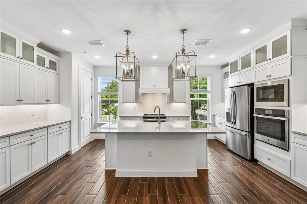 En Venta: $538,990 (4 camas, 3 baños, 2025 Pies cuadrados)