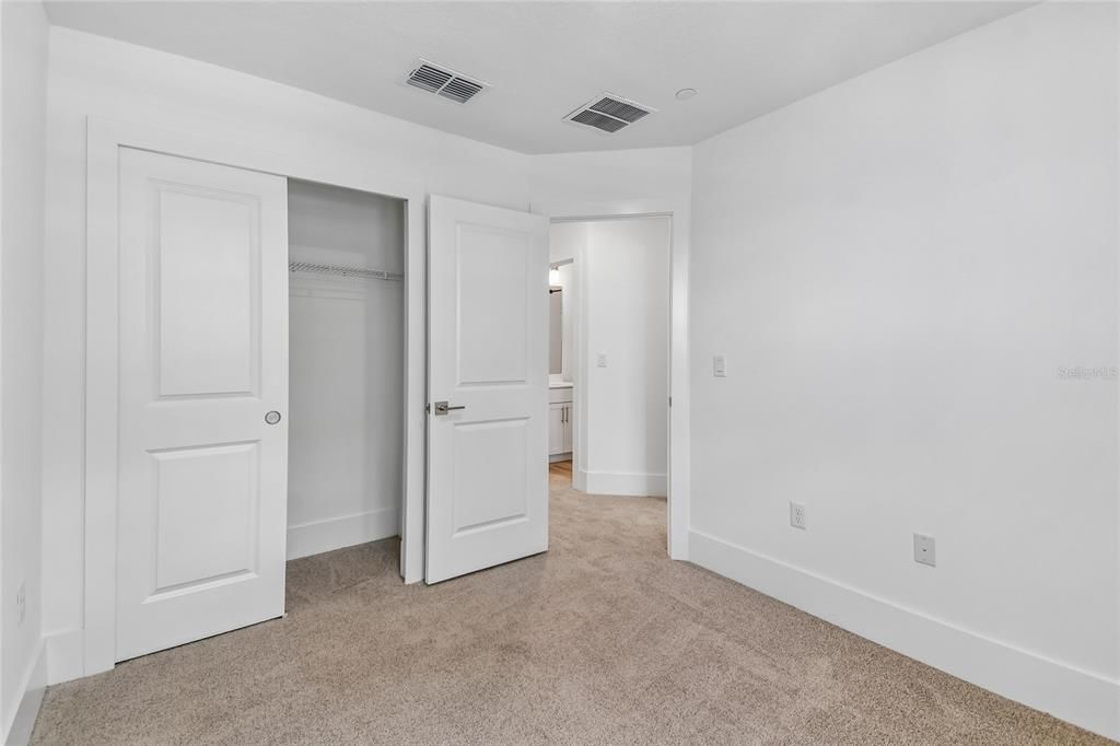 En Venta: $527,990 (4 camas, 3 baños, 2025 Pies cuadrados)