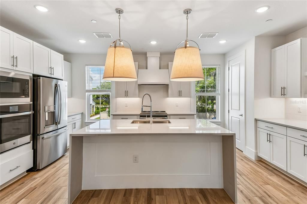 En Venta: $527,990 (4 camas, 3 baños, 2025 Pies cuadrados)