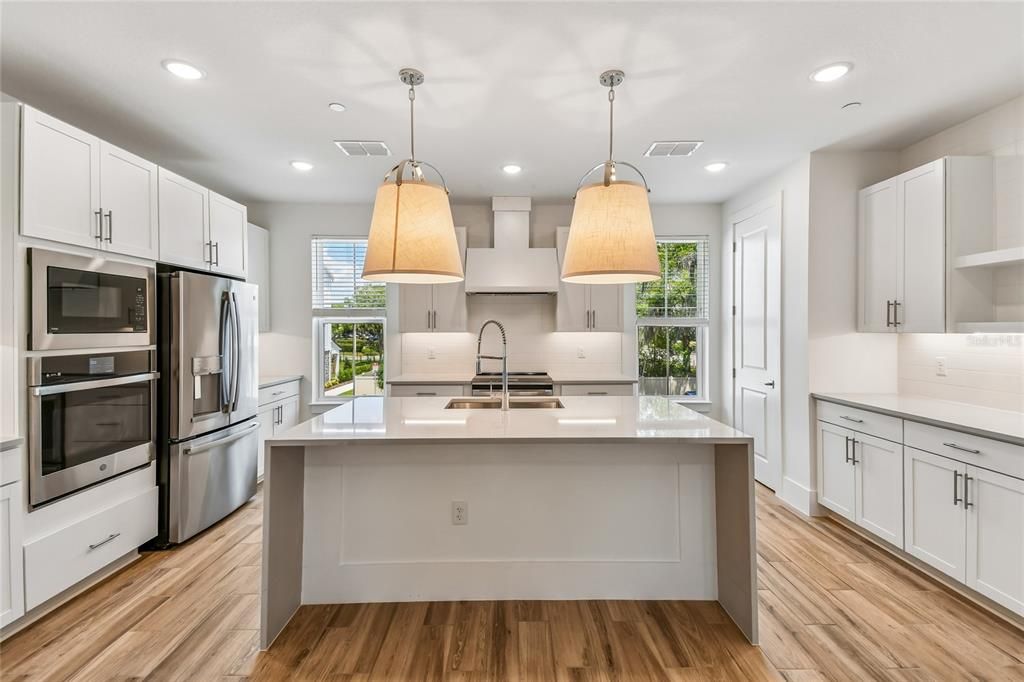 En Venta: $527,990 (4 camas, 3 baños, 2025 Pies cuadrados)