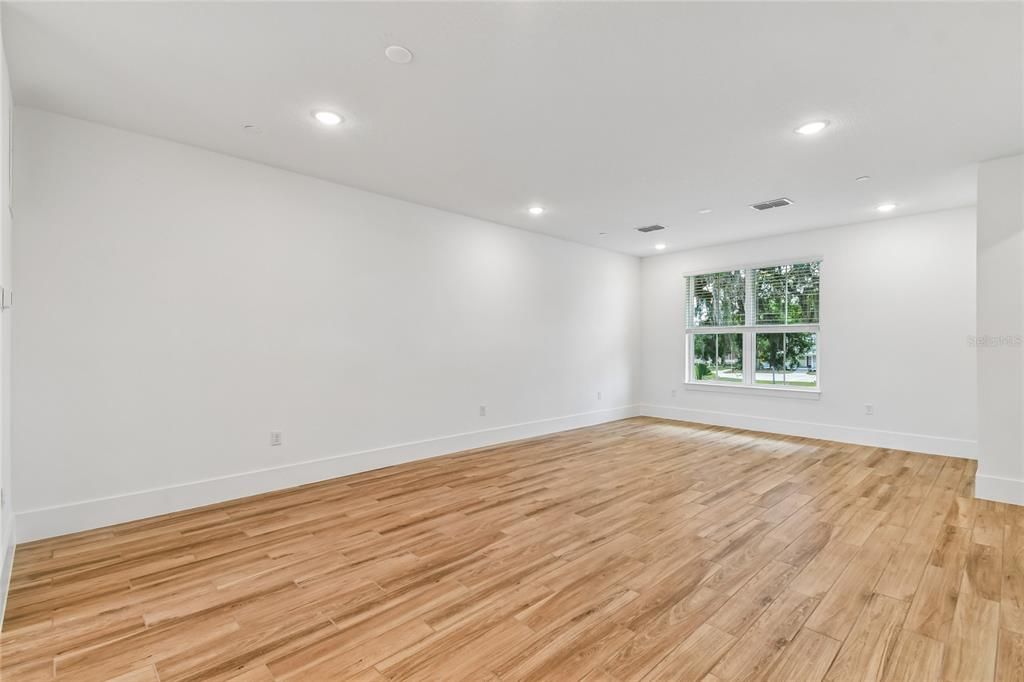 En Venta: $527,990 (4 camas, 3 baños, 2025 Pies cuadrados)