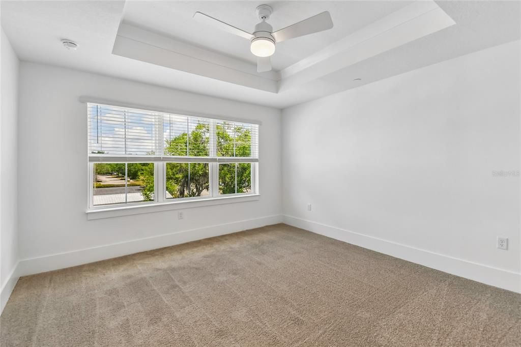 En Venta: $527,990 (4 camas, 3 baños, 2025 Pies cuadrados)