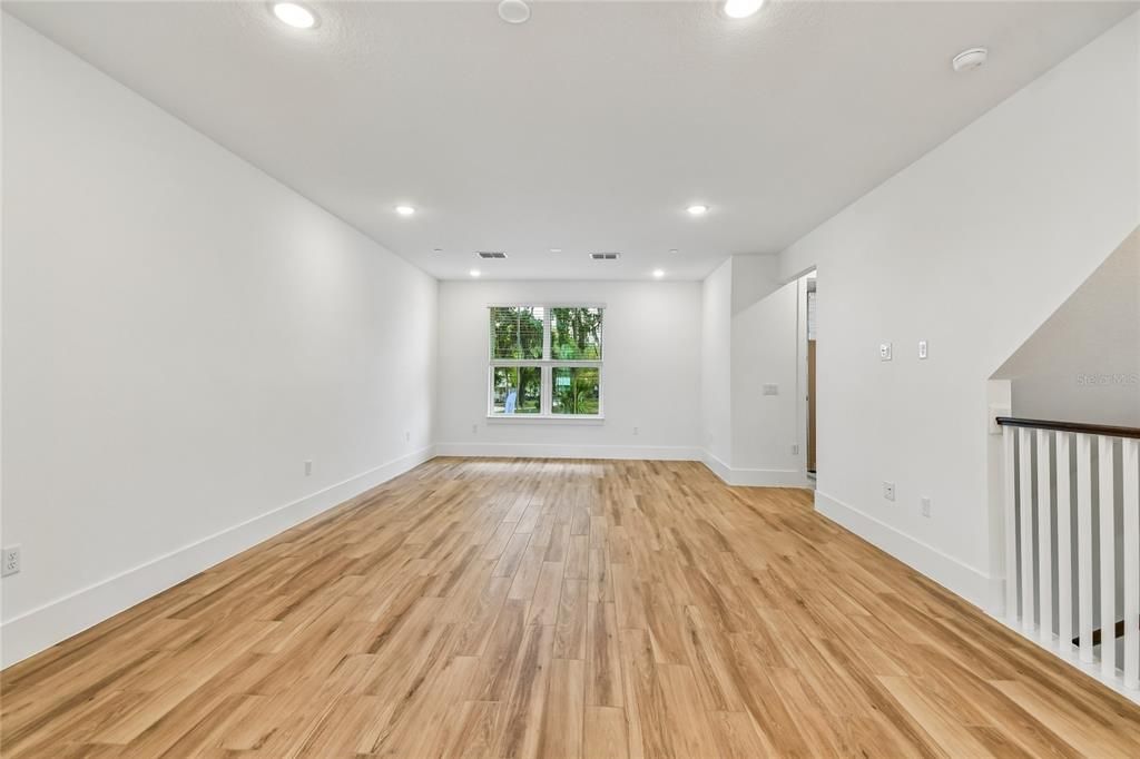 En Venta: $527,990 (4 camas, 3 baños, 2025 Pies cuadrados)