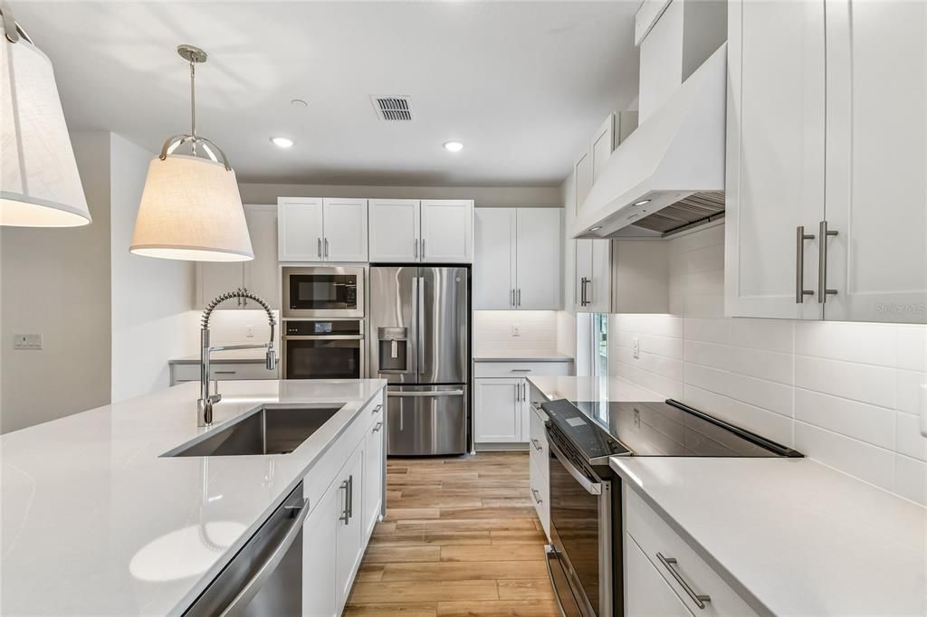 En Venta: $527,990 (4 camas, 3 baños, 2025 Pies cuadrados)
