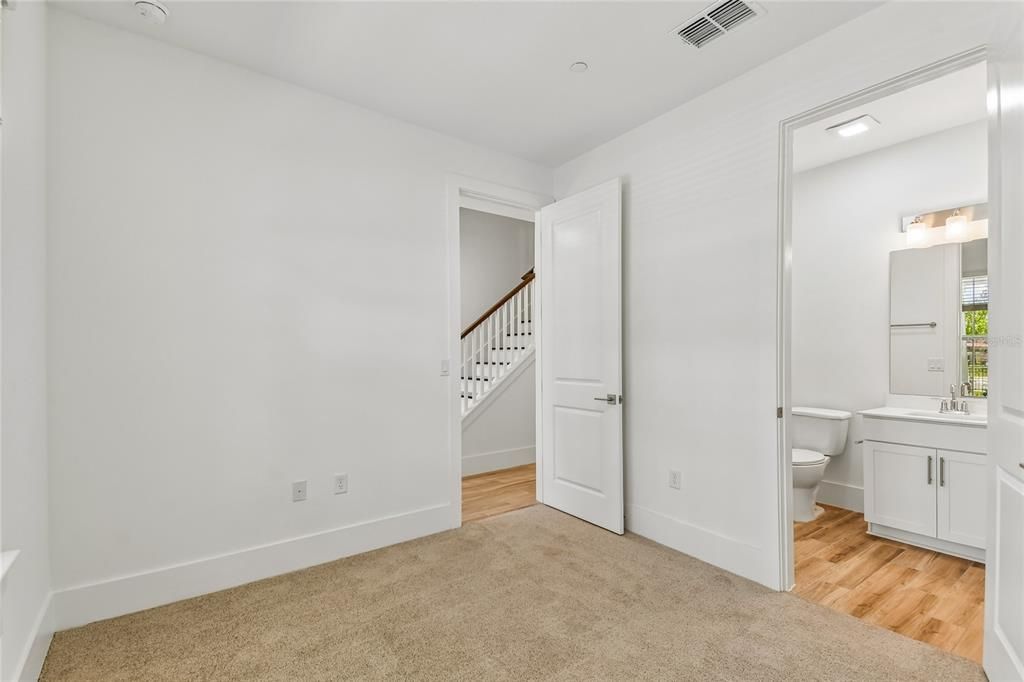 En Venta: $527,990 (4 camas, 3 baños, 2025 Pies cuadrados)
