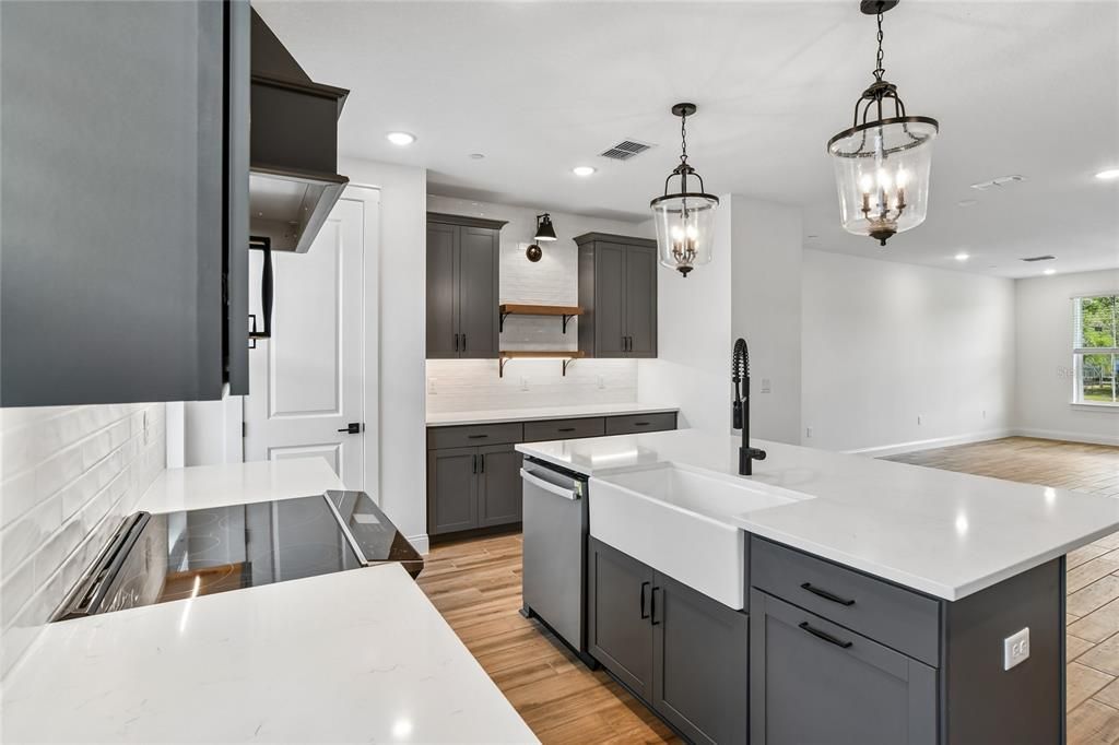En Venta: $529,990 (4 camas, 3 baños, 2025 Pies cuadrados)
