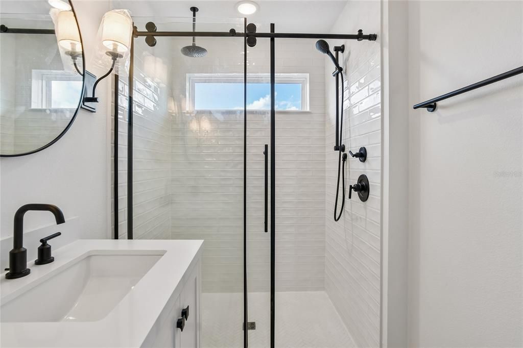 En Venta: $529,990 (4 camas, 3 baños, 2025 Pies cuadrados)