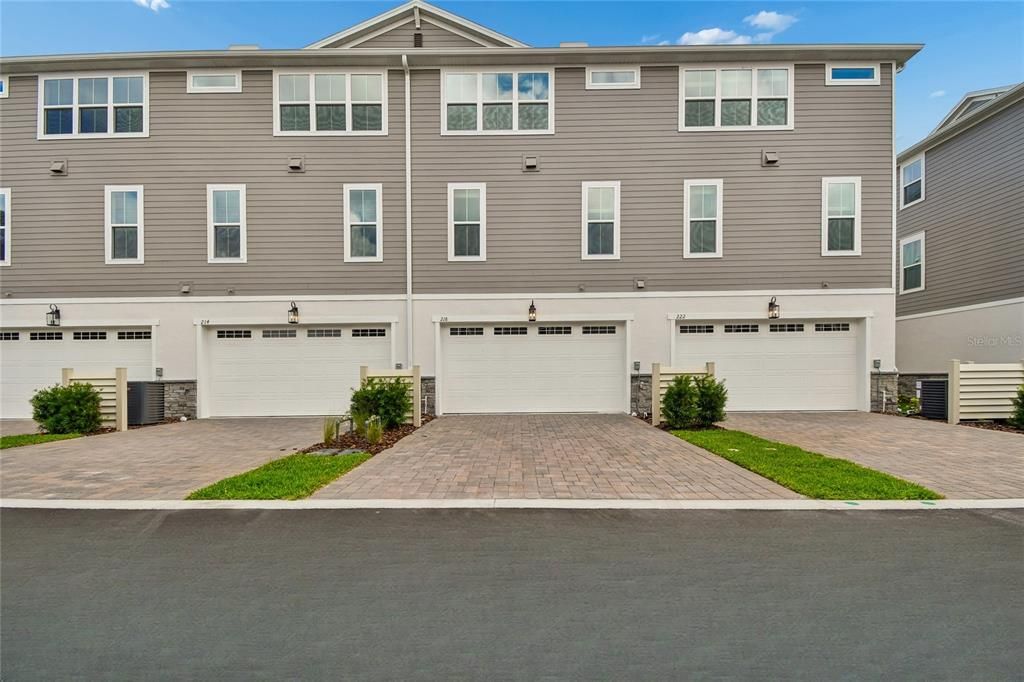En Venta: $529,990 (4 camas, 3 baños, 2025 Pies cuadrados)