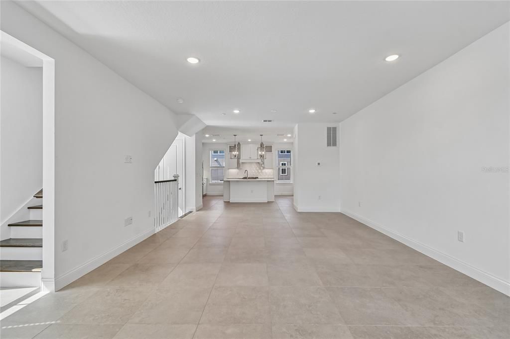 En Venta: $604,990 (4 camas, 3 baños, 2025 Pies cuadrados)