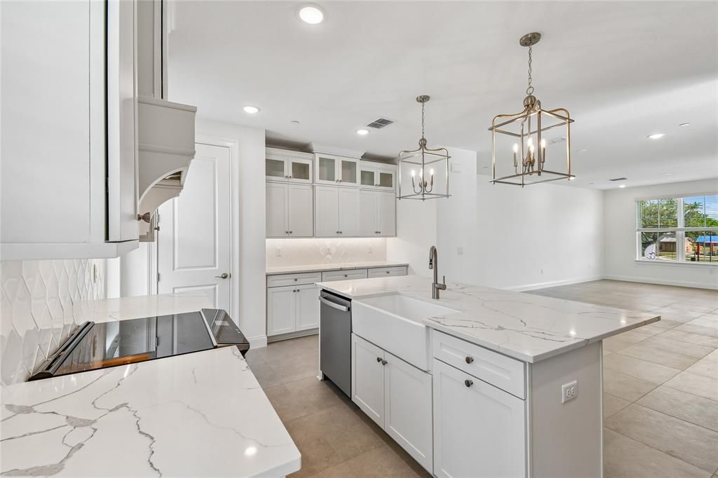 En Venta: $604,990 (4 camas, 3 baños, 2025 Pies cuadrados)