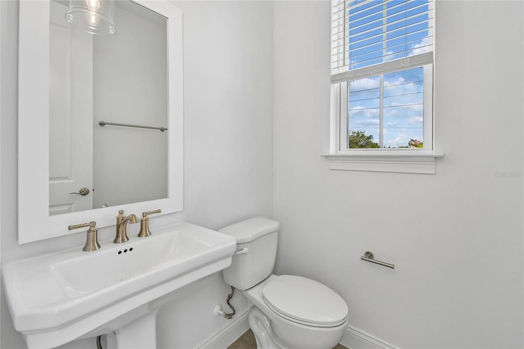 En Venta: $604,990 (4 camas, 3 baños, 2025 Pies cuadrados)
