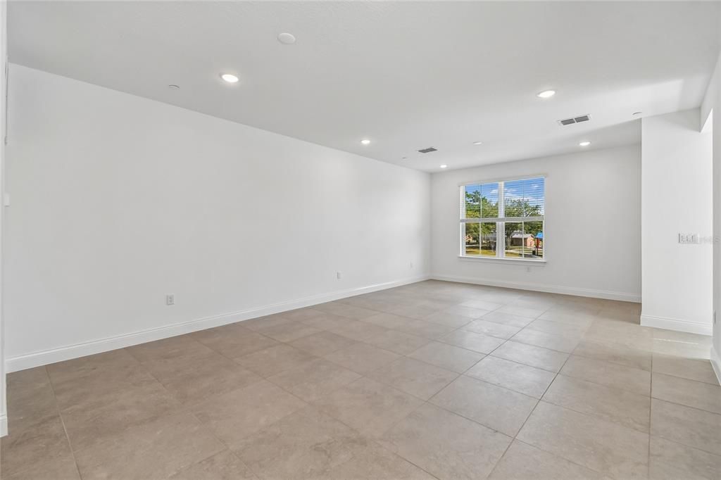 En Venta: $604,990 (4 camas, 3 baños, 2025 Pies cuadrados)