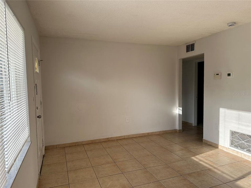 В аренду: $1,295 (2 спален, 1 ванн, 690 Квадратных фут)