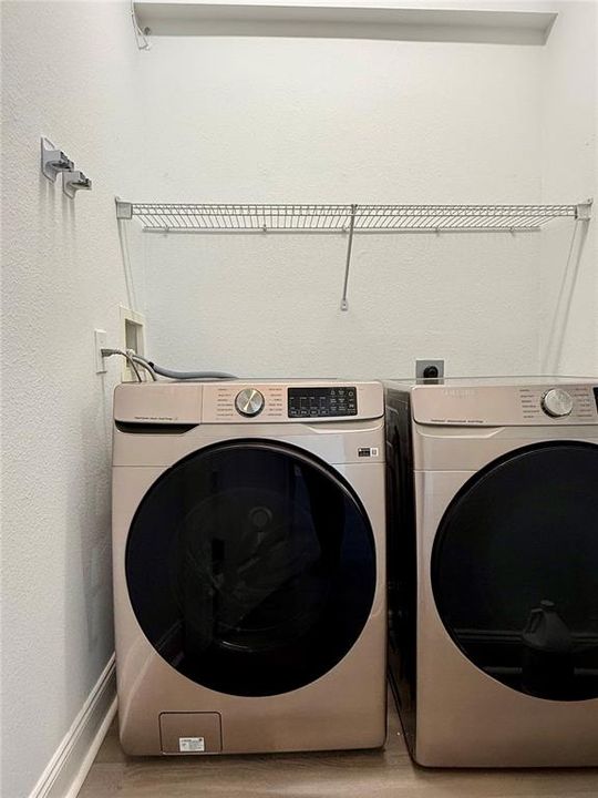 Activo con contrato: $3,000 (4 camas, 3 baños, 2328 Pies cuadrados)