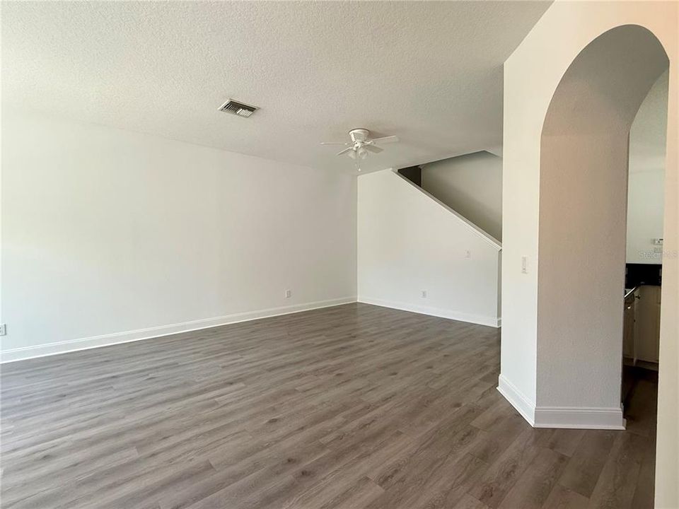 Activo con contrato: $3,000 (4 camas, 3 baños, 2328 Pies cuadrados)