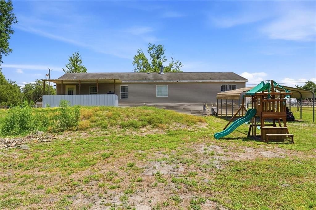 Active With Contract: $300,000 (3 beds, 2 baths, 1664 Square Feet)