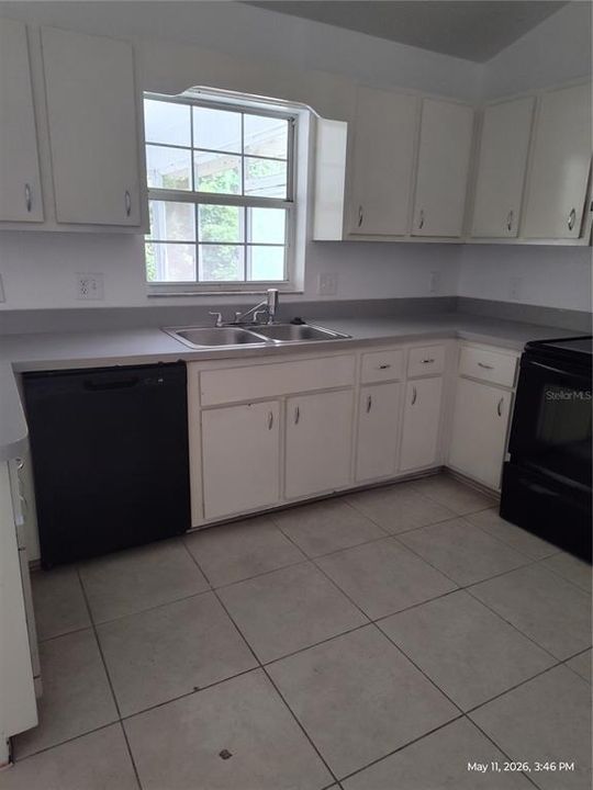 For Rent: $1,500 (3 beds, 2 baths, 1388 Square Feet)