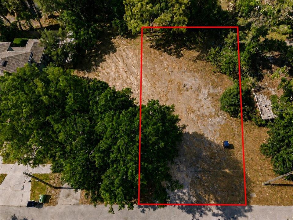 На продажу: $230,000 (0.11 acres)