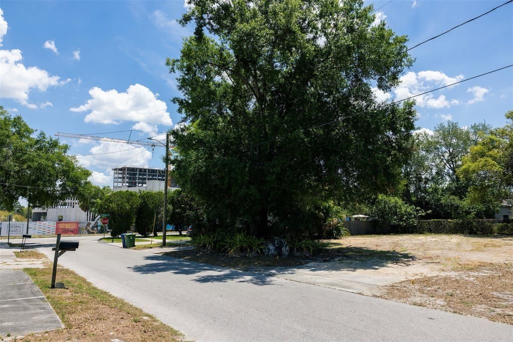На продажу: $230,000 (0.11 acres)