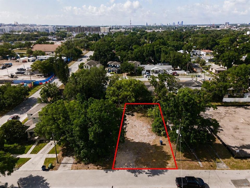 На продажу: $230,000 (0.11 acres)
