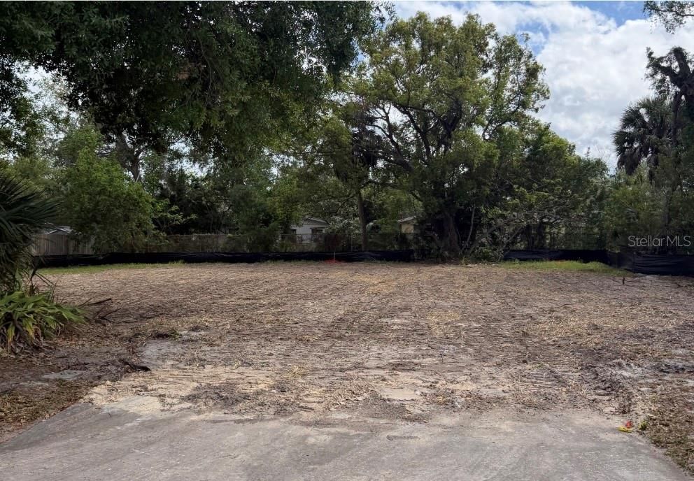 На продажу: $230,000 (0.11 acres)